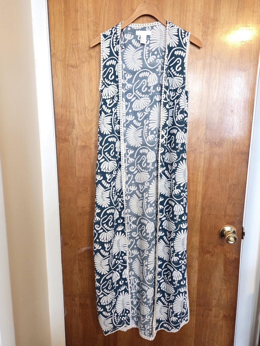 H&M Blue and White Floral Sleeveless Kimono